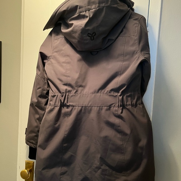 Bancroft Aritzia Parka gently worn for 1 season. - Picture 8 of 8
